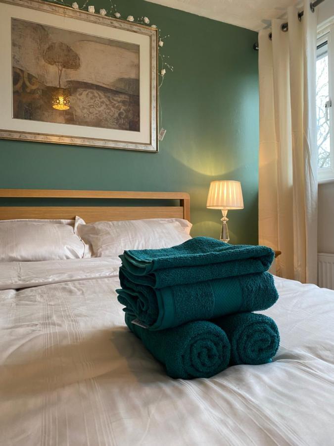 1 Luxurious Double Bedroom With Private Shower Reading Zewnętrze zdjęcie