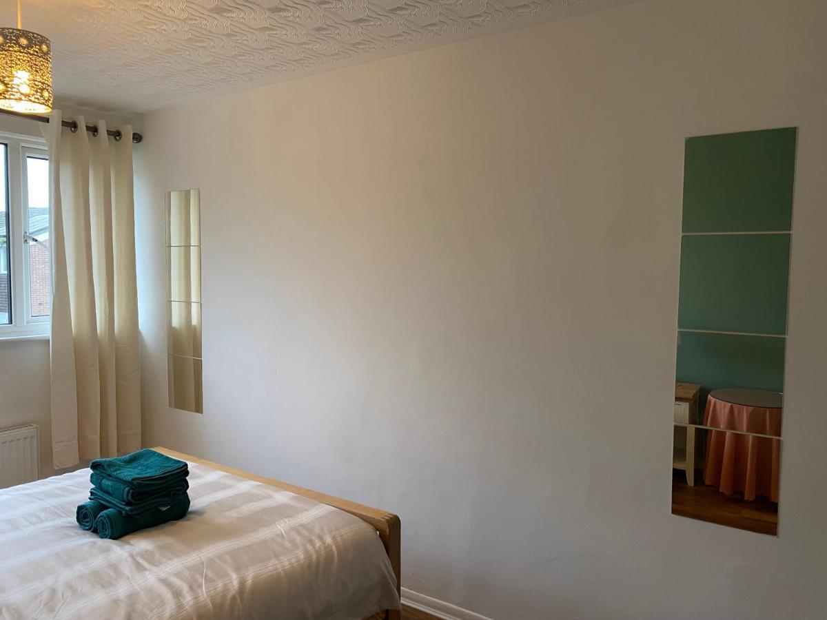 1 Luxurious Double Bedroom With Private Shower Reading Zewnętrze zdjęcie