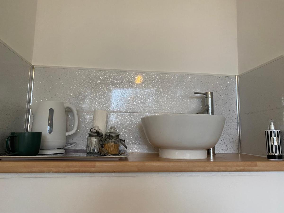 1 Luxurious Double Bedroom With Private Shower Reading Zewnętrze zdjęcie