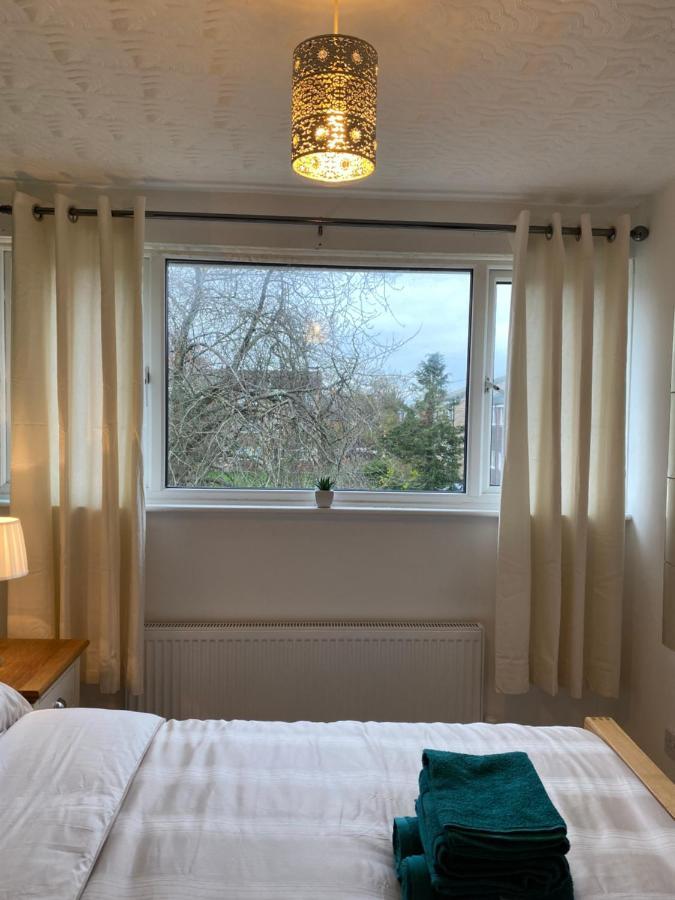 1 Luxurious Double Bedroom With Private Shower Reading Zewnętrze zdjęcie